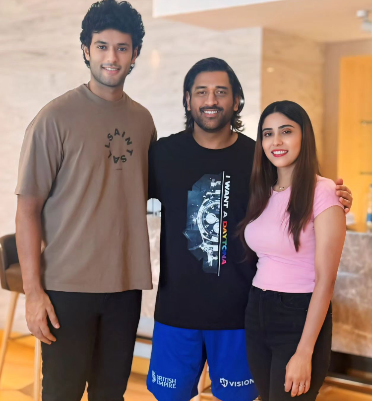 Shivam dube with MS dhoni and Anjum Khan(Shivam dube's wife).